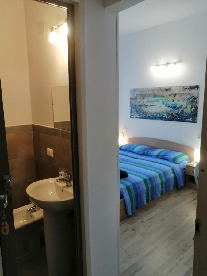 Albergo Blue Fish Албисола Супериоре Екстериор снимка