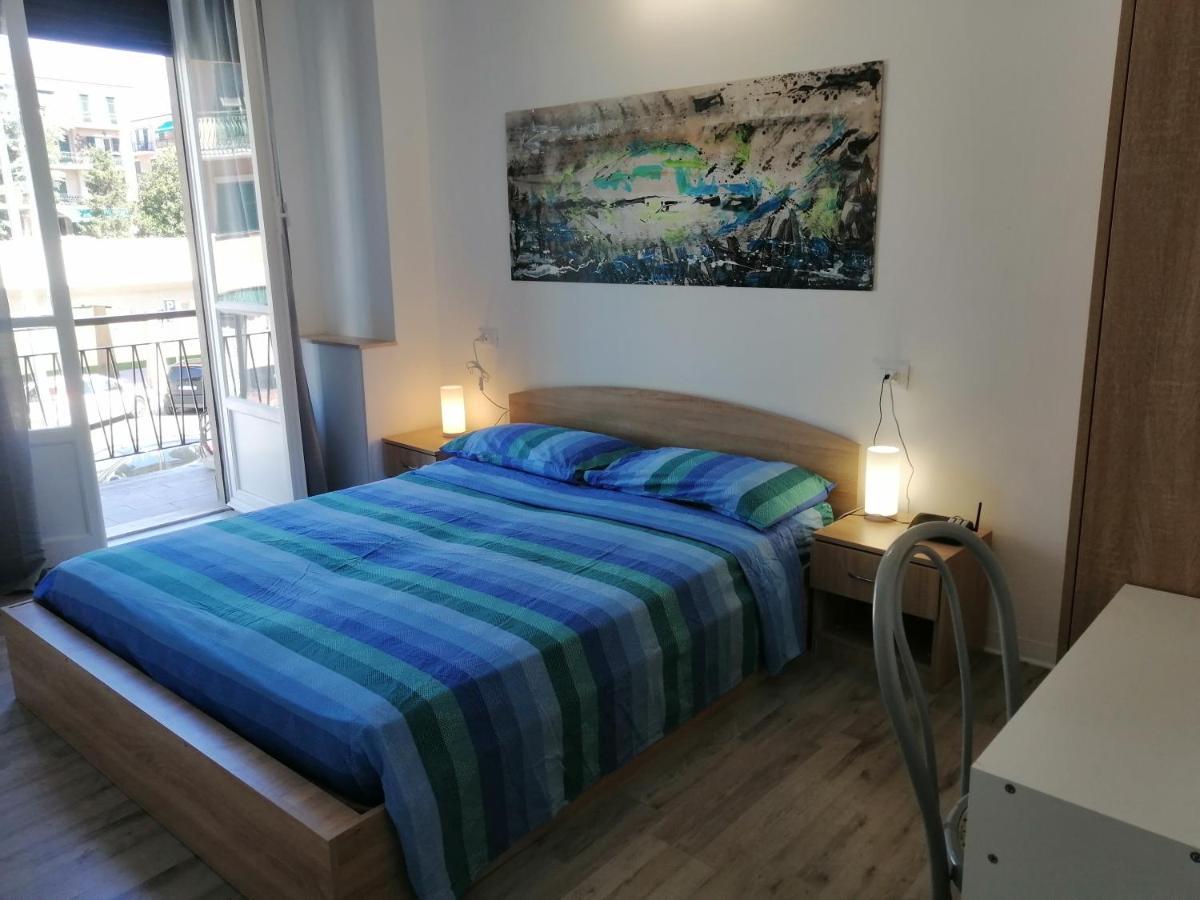 Albergo Blue Fish Албисола Супериоре Екстериор снимка